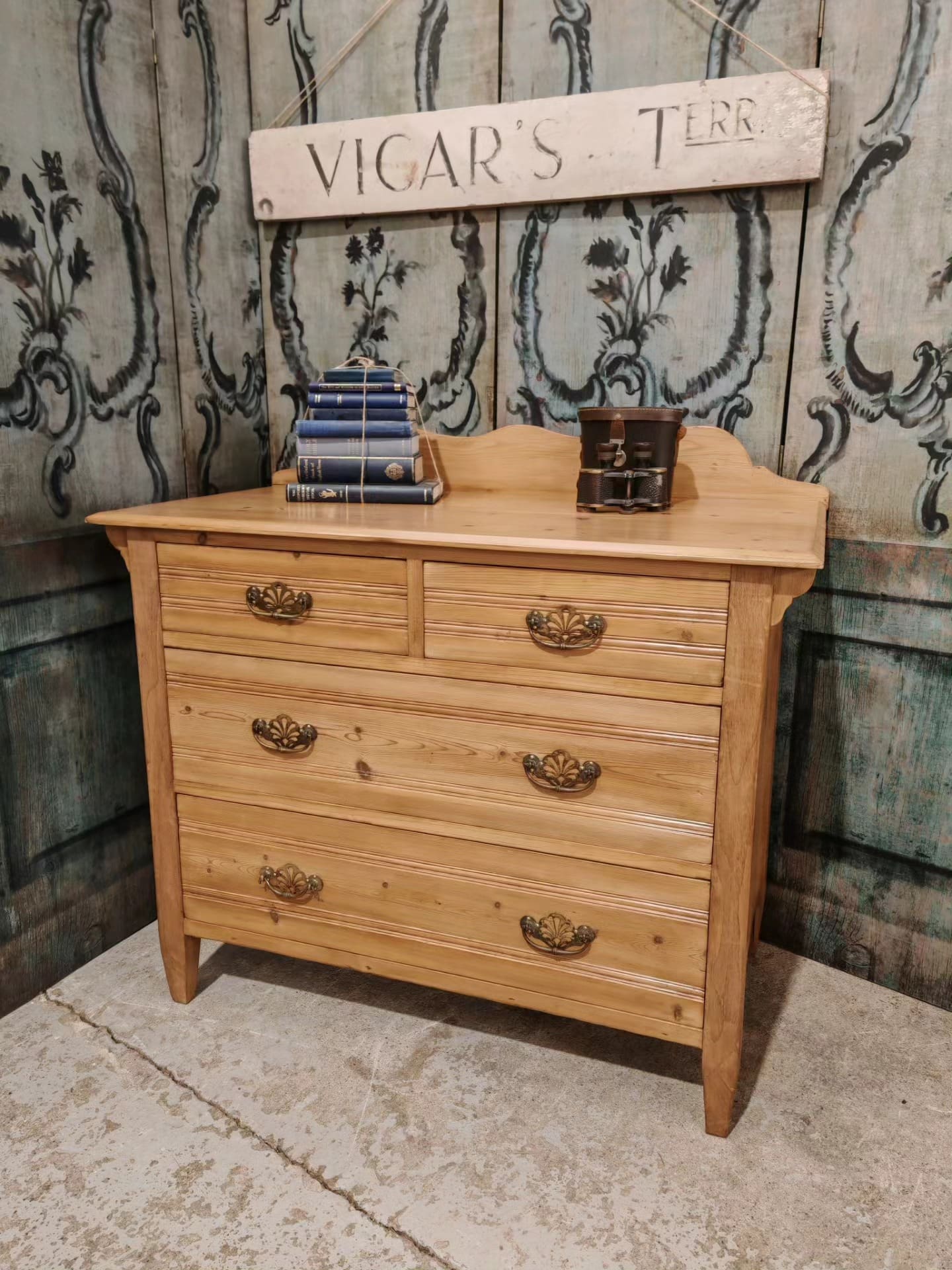 fully restored Victorian chest 2/2